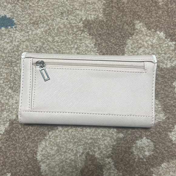 Guess Light Pink/ Tan/ Beige Wallet in Great Condition - Picture 2 of 6